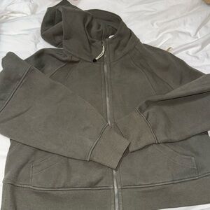 Lululemon full zip scuba size m/l like new